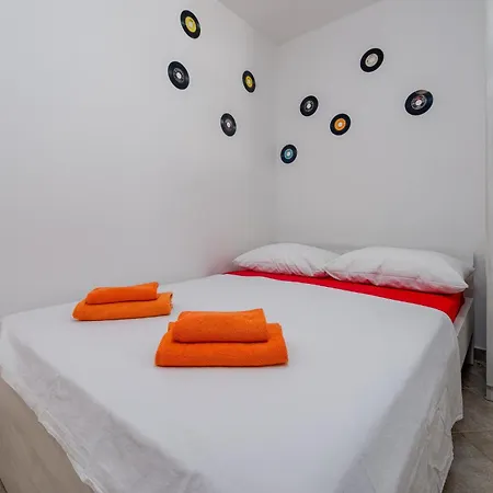 2 Bedroom Front In Apartament Povljana