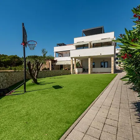 2 Bedroom Front In * Povljana