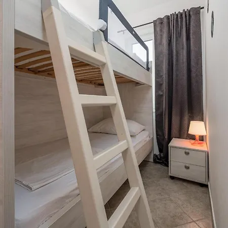 2 Bedroom Front In Apartament Povljana