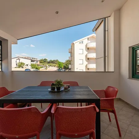 2 Bedroom Front In Apartament *